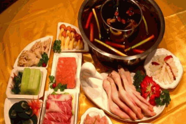 羊小二旋转小火锅